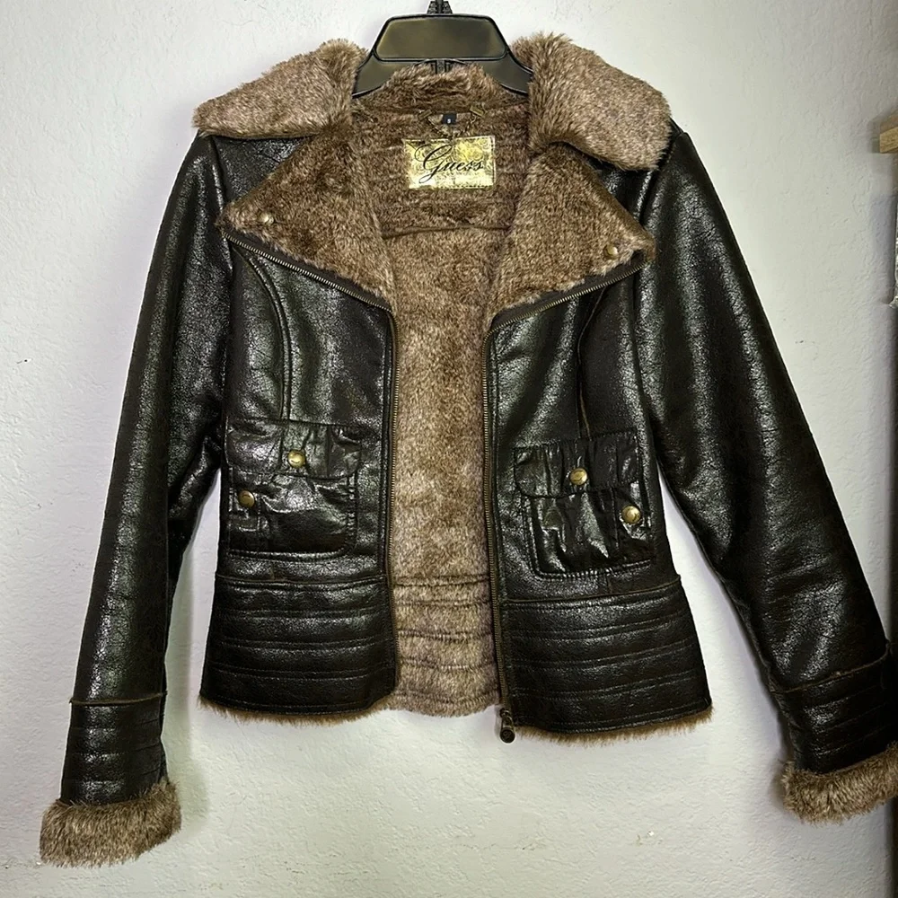 Guess - Picture 7 of 17